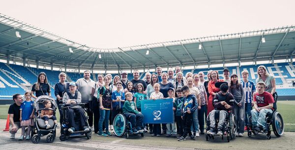 Gruppenfoto Spendenübergabe beim KSC